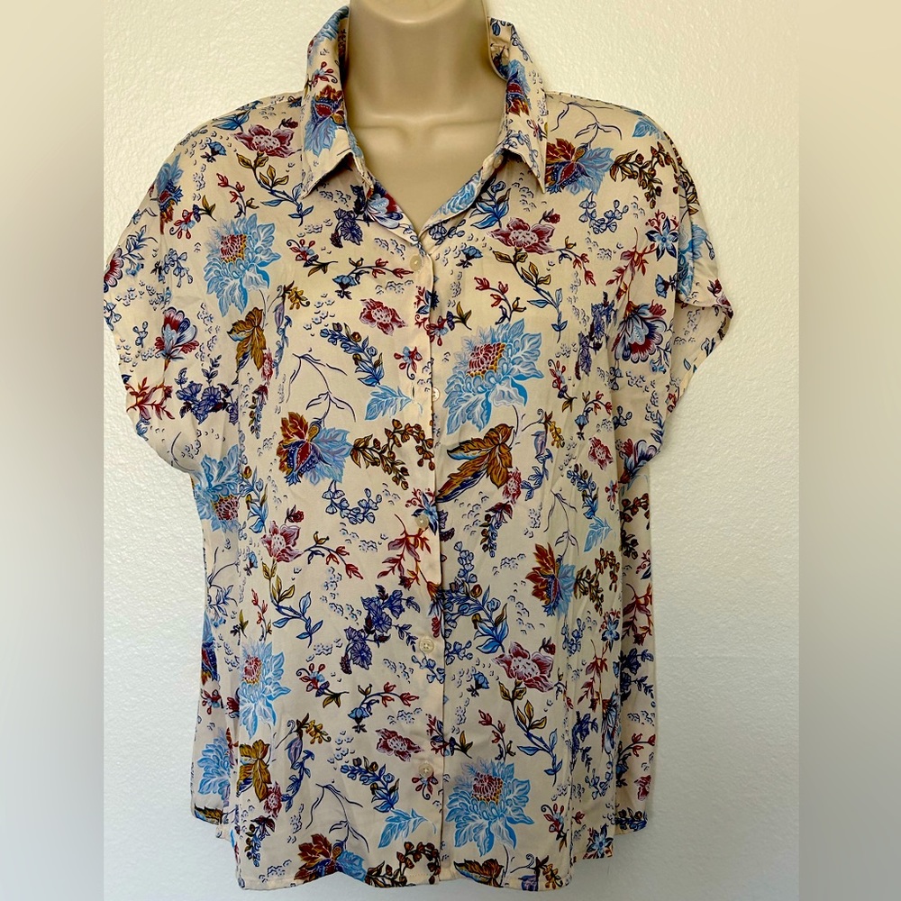 Flowery Country Themed Short Sleeve Button Down